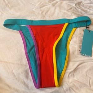 Oneone swim bottom size small